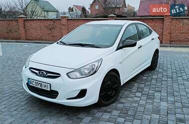 Hyundai Accent 2013