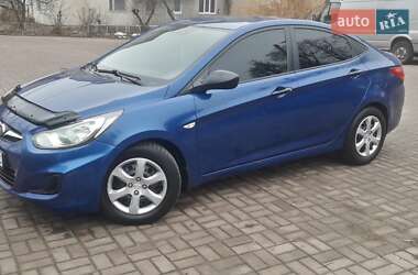 Седан Hyundai Accent 2013 в Глухові