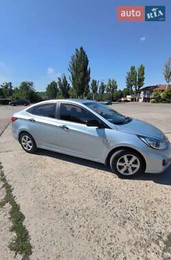 Hyundai Accent 2011