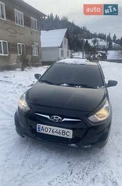 Седан Hyundai Accent 2013 в Тячеві