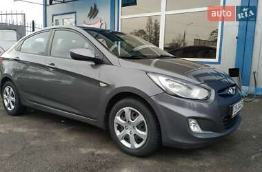 Hyundai Accent 2012