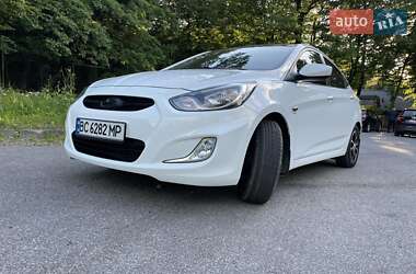 Седан Hyundai Accent 2012 в Стебнику