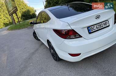 Hyundai Accent 2012