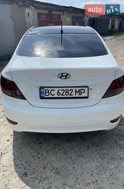 Седан Hyundai Accent 2012 в Стебнику