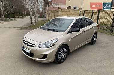 Hyundai Accent 2013