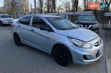 Hyundai Accent 2013