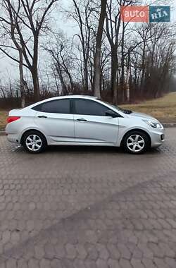 Седан Hyundai Accent 2013 в Хотині