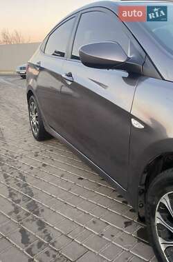 Седан Hyundai Accent 2013 в Одессе