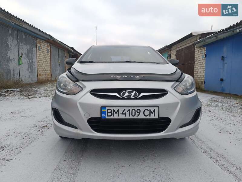 Седан Hyundai Accent 2011 в Глухове