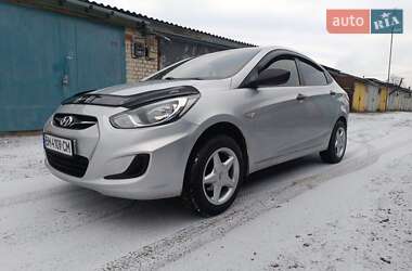 Седан Hyundai Accent 2011 в Глухове