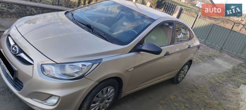Седан Hyundai Accent 2014 в Староконстантинове