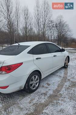Седан Hyundai Accent 2013 в 