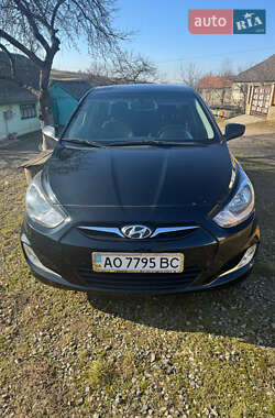 Седан Hyundai Accent 2013 в Сваляве