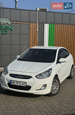 Hyundai Accent 2012