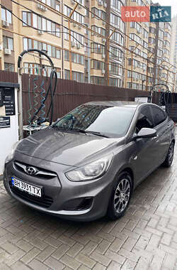 Hyundai Accent 2013