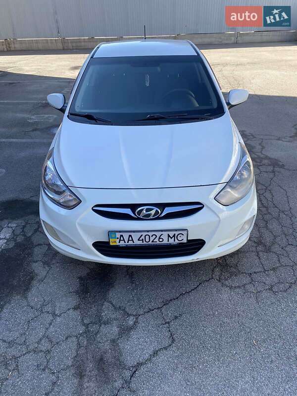 Hyundai Accent 2012