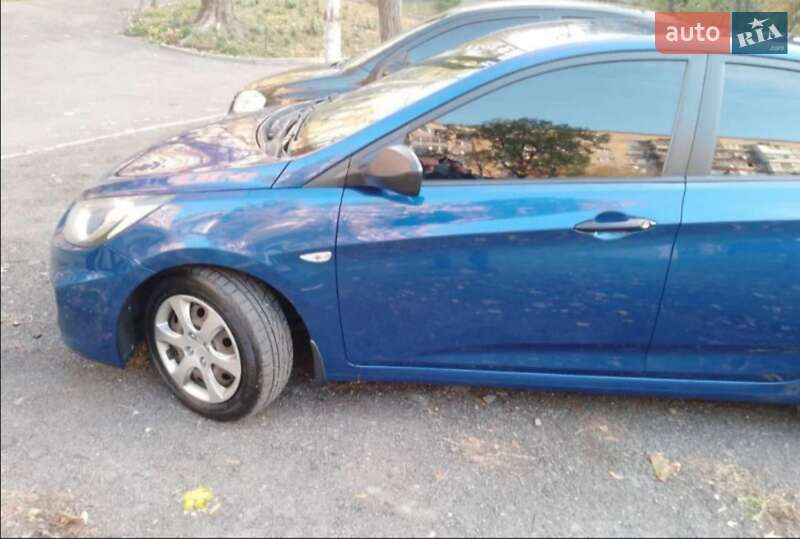 Hyundai Accent 2013