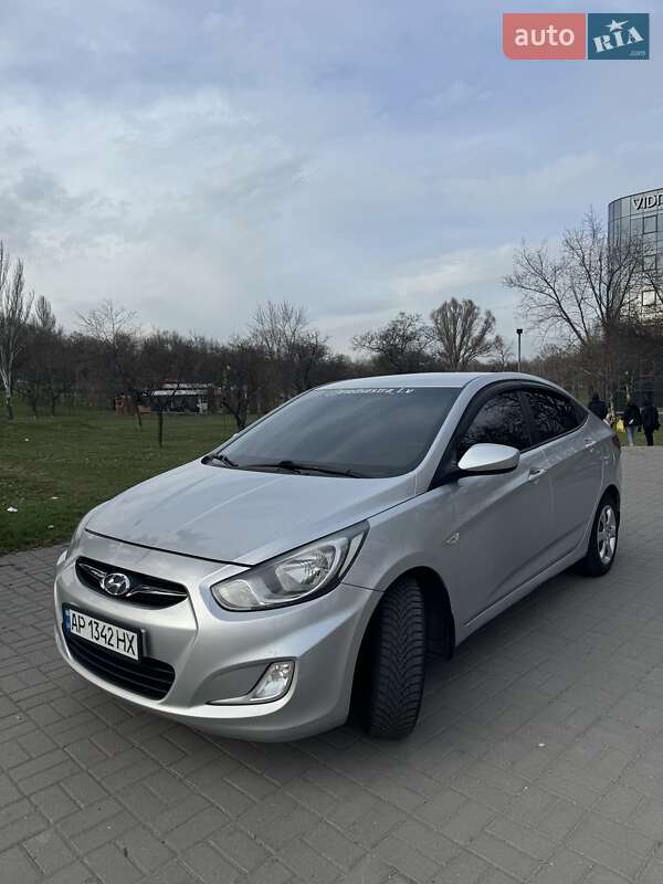 Hyundai Accent 2012