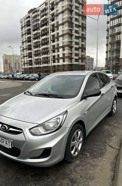 Hyundai Accent 2011