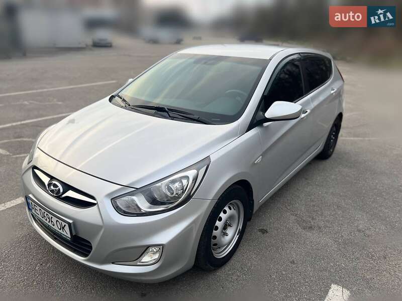 Hyundai Accent 2012