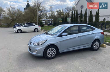 Hyundai Accent 2012