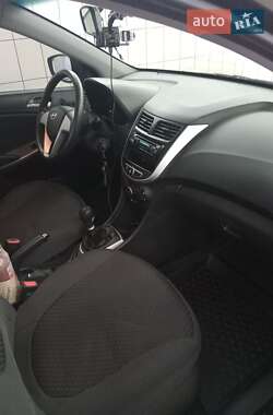Hyundai Accent 2011
