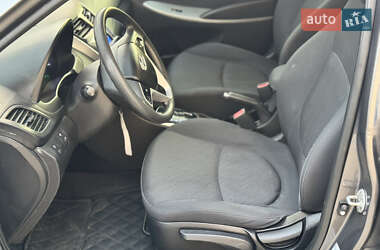 Седан Hyundai Accent 2013 в 