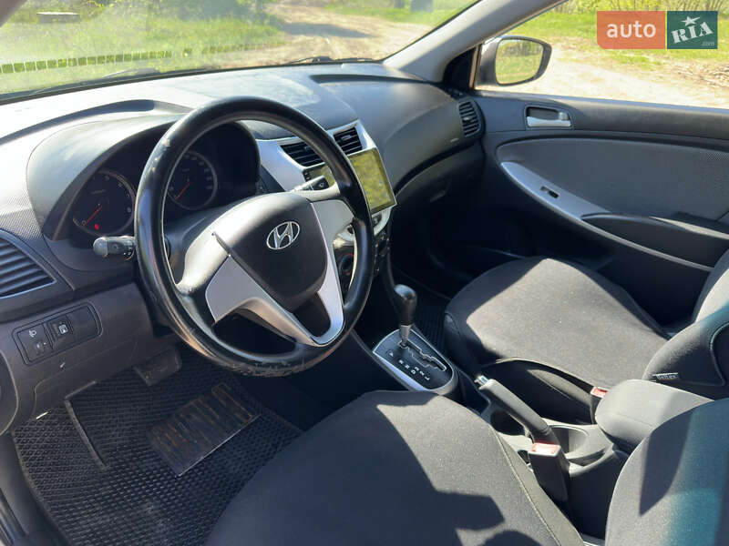 Седан Hyundai Accent 2011 в Ржищеве