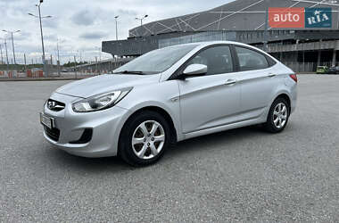 Седан Hyundai Accent 2013 в 