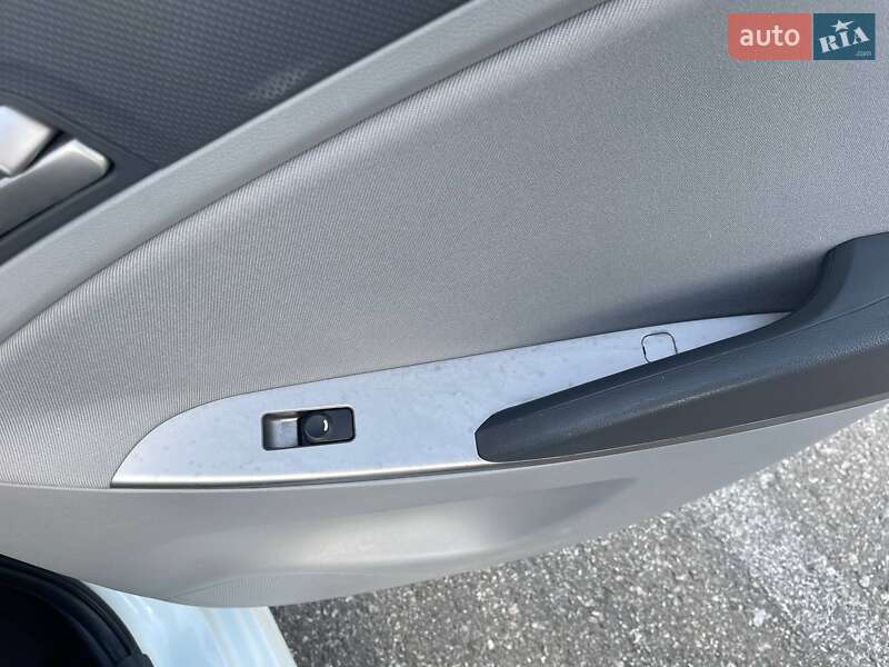 Седан Hyundai Accent 2015 в Киеве