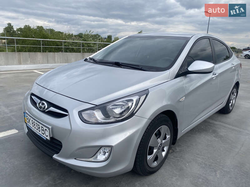 Hyundai Accent 2012
