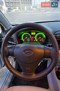 Седан Hyundai Accent 2008 в Новояворовске