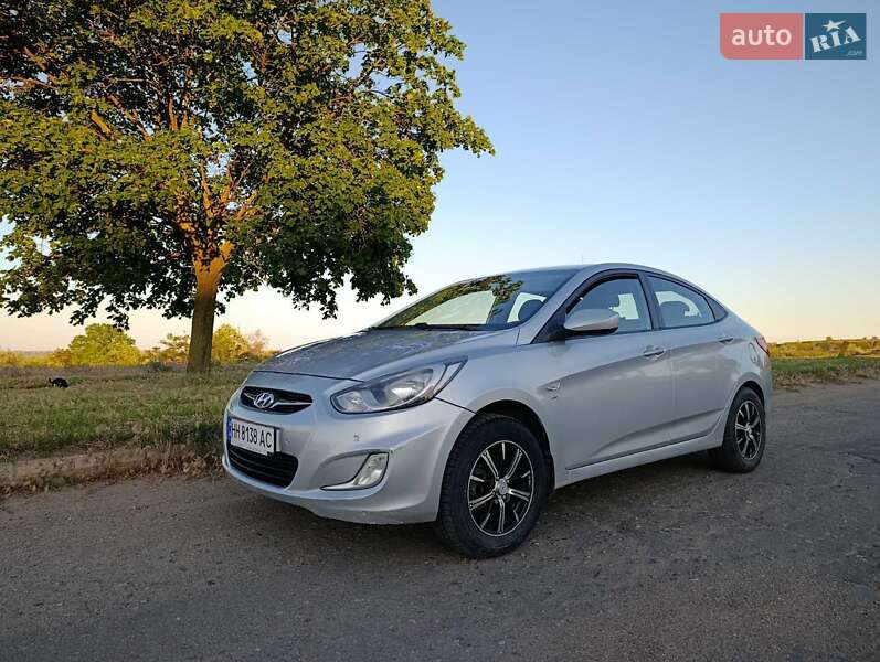 Седан Hyundai Accent 2011 в 