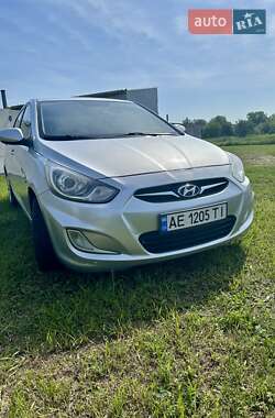 Седан Hyundai Accent 2012 в Новомосковске