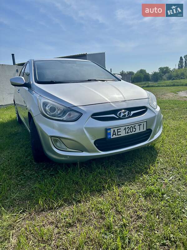 Hyundai Accent 2012