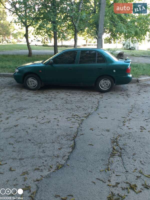 Седан Hyundai Accent 1996 в Кривом Роге