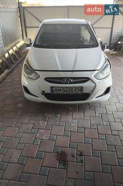 Хетчбек Hyundai Accent 2013 в Житомирі