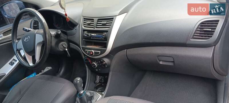 Седан Hyundai Accent 2011 в Ужгороді