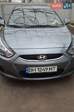 Седан Hyundai Accent 2019 в Окнах