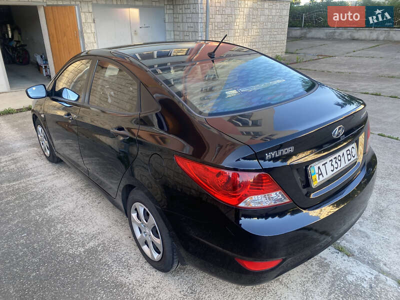 Седан Hyundai Accent 2012 в Ивано-Франковске