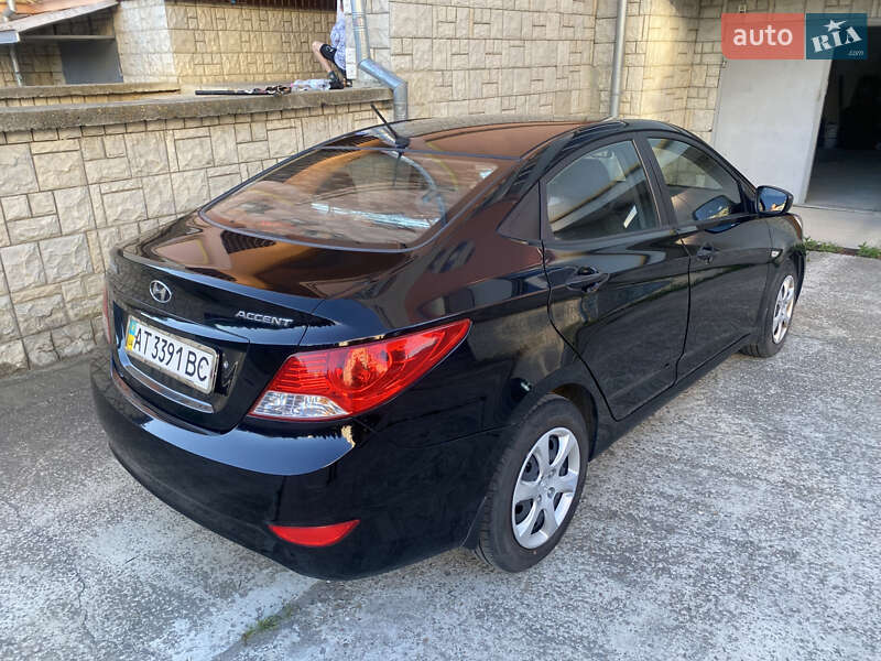 Седан Hyundai Accent 2012 в Ивано-Франковске