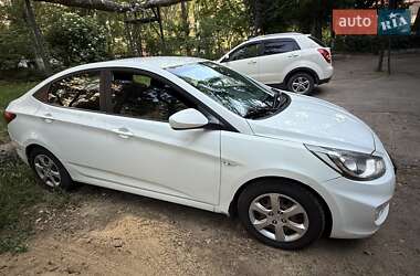 Hyundai Accent 2011