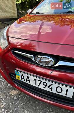 Хэтчбек Hyundai Accent 2013 в 