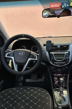 Hyundai Accent 2012 Hyundai Accent 2012