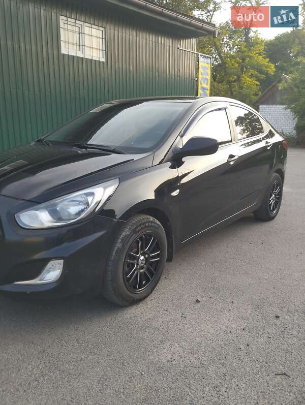 Седан Hyundai Accent 2013 в Ладыжине