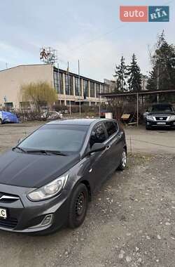 Хэтчбек Hyundai Accent 2012 в 