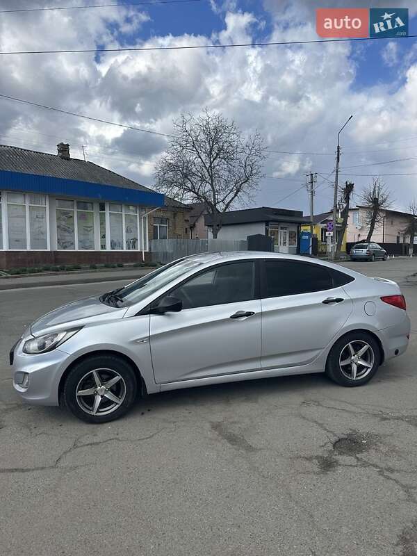 Седан Hyundai Accent 2013 в Корсунь-Шевченківському