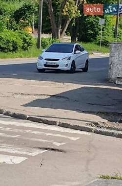 Седан Hyundai Accent 2012 в Стебнику