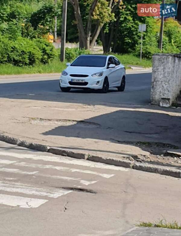 Hyundai Accent 2012