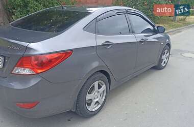 Седан Hyundai Accent 2013 в 